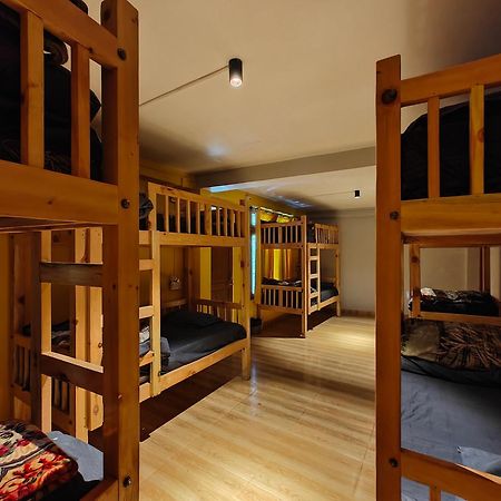 Whoopers Hostel Tosh Dış mekan fotoğraf