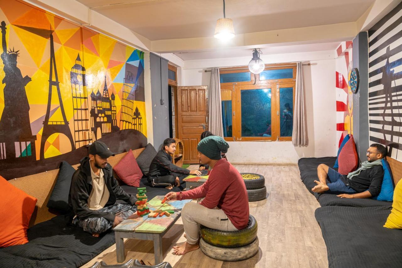 Whoopers Hostel Tosh Dış mekan fotoğraf