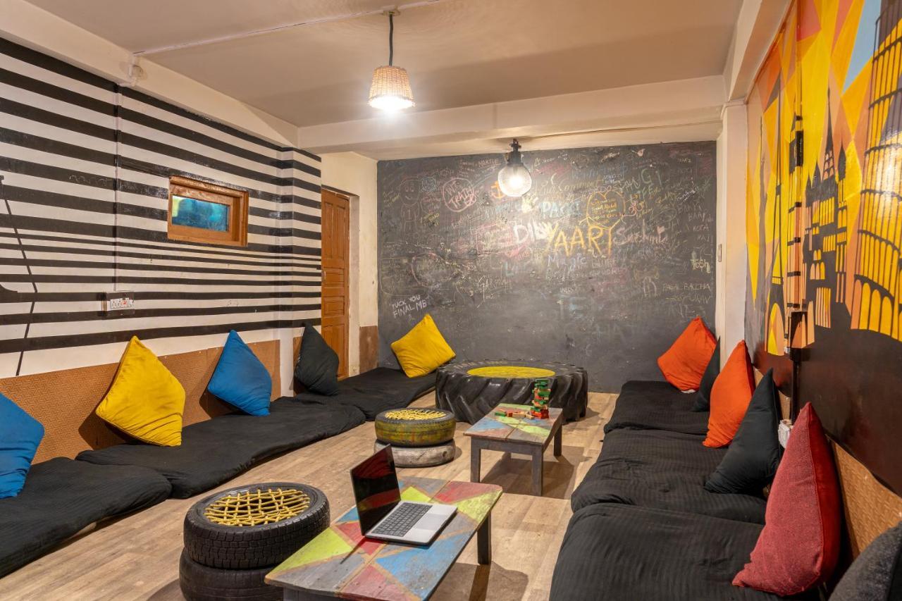 Whoopers Hostel Tosh Dış mekan fotoğraf