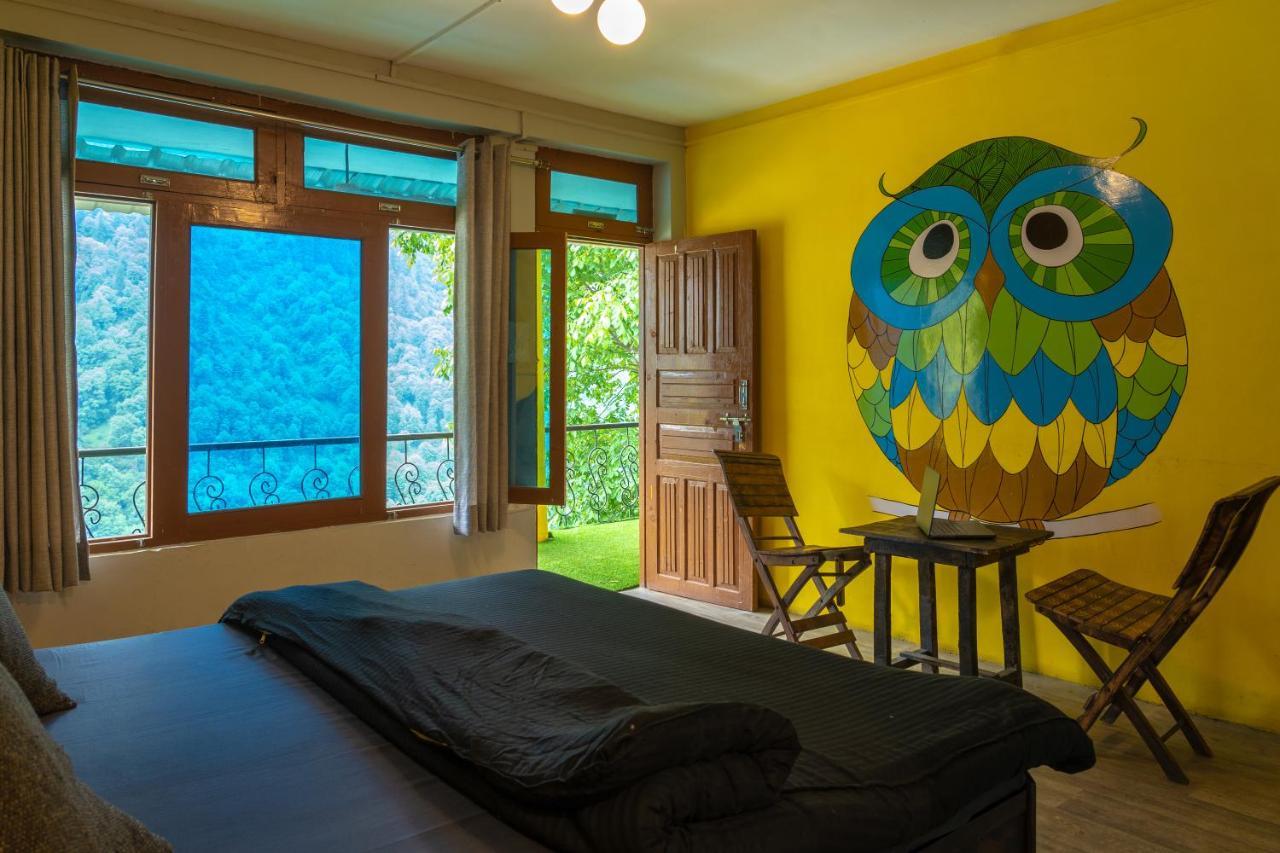 Whoopers Hostel Tosh Dış mekan fotoğraf