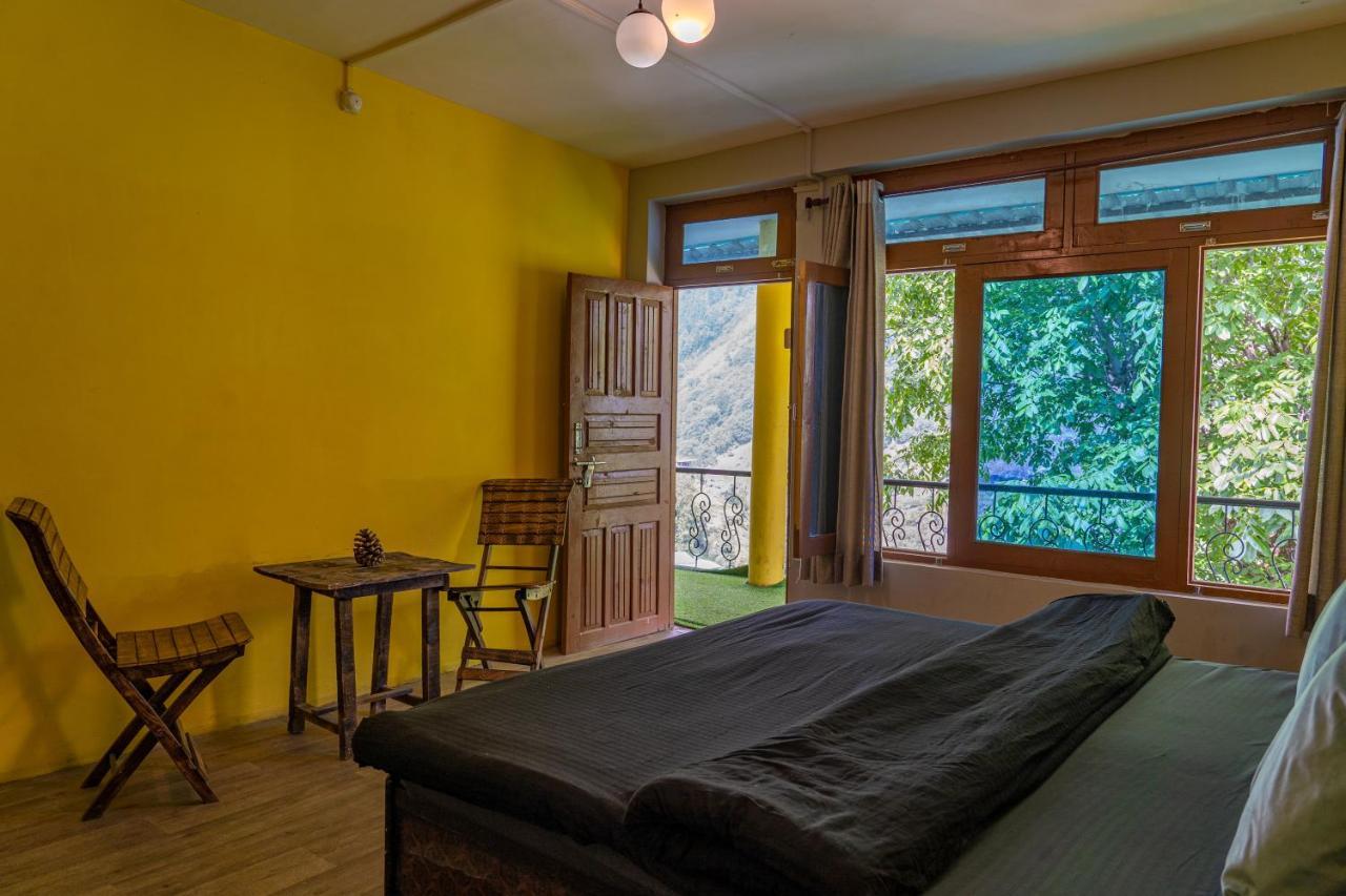 Whoopers Hostel Tosh Dış mekan fotoğraf