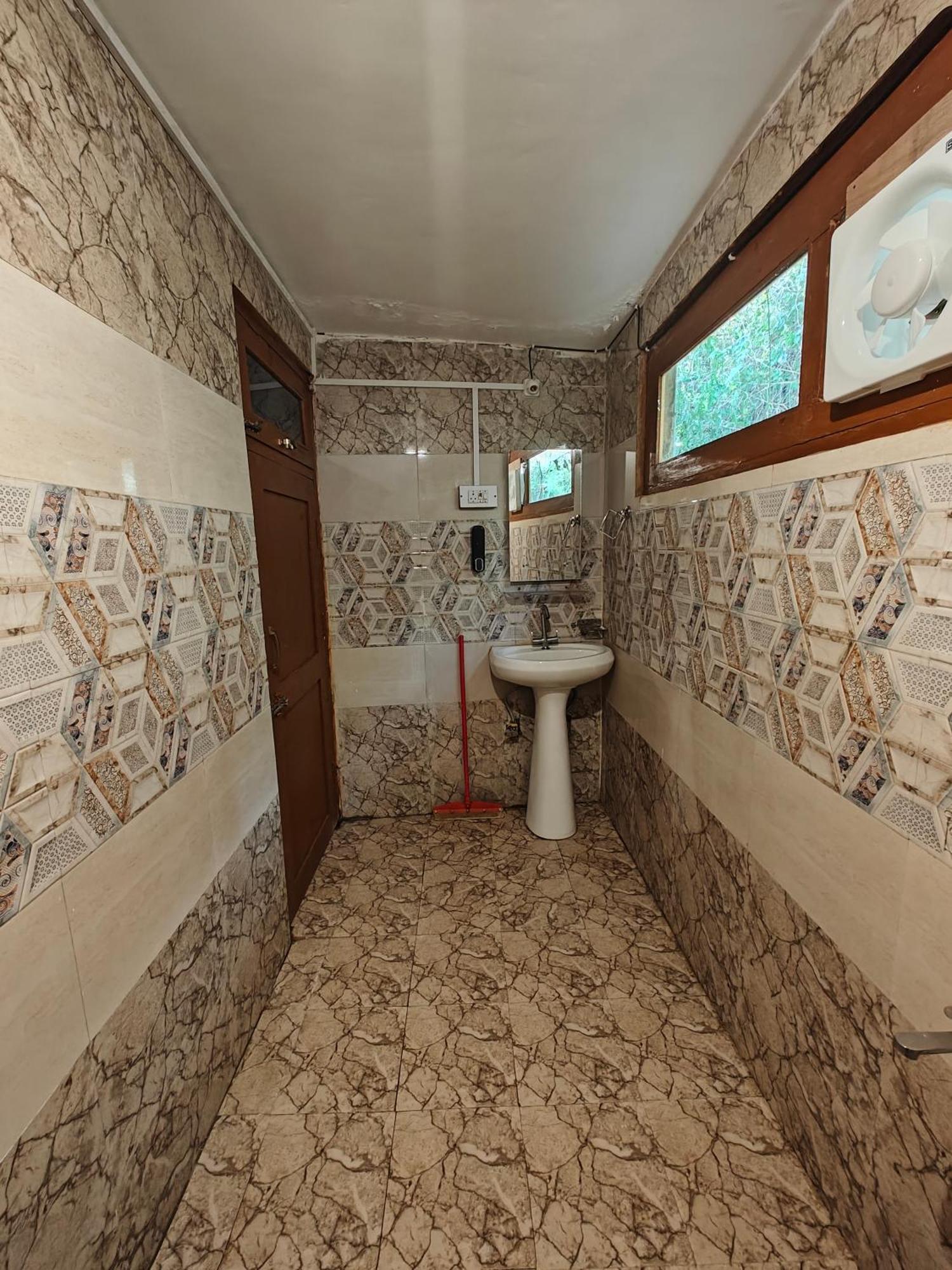 Whoopers Hostel Tosh Dış mekan fotoğraf