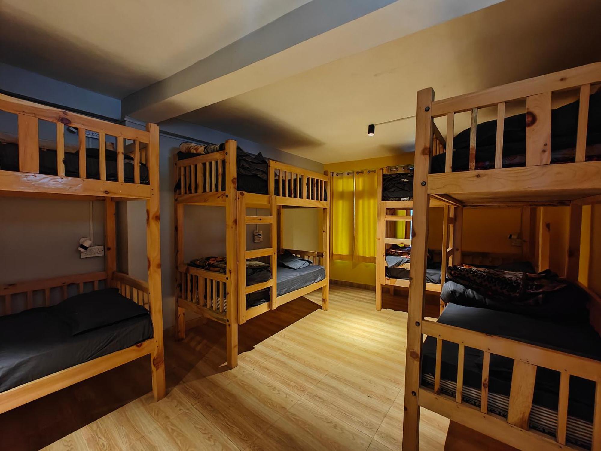 Whoopers Hostel Tosh Dış mekan fotoğraf