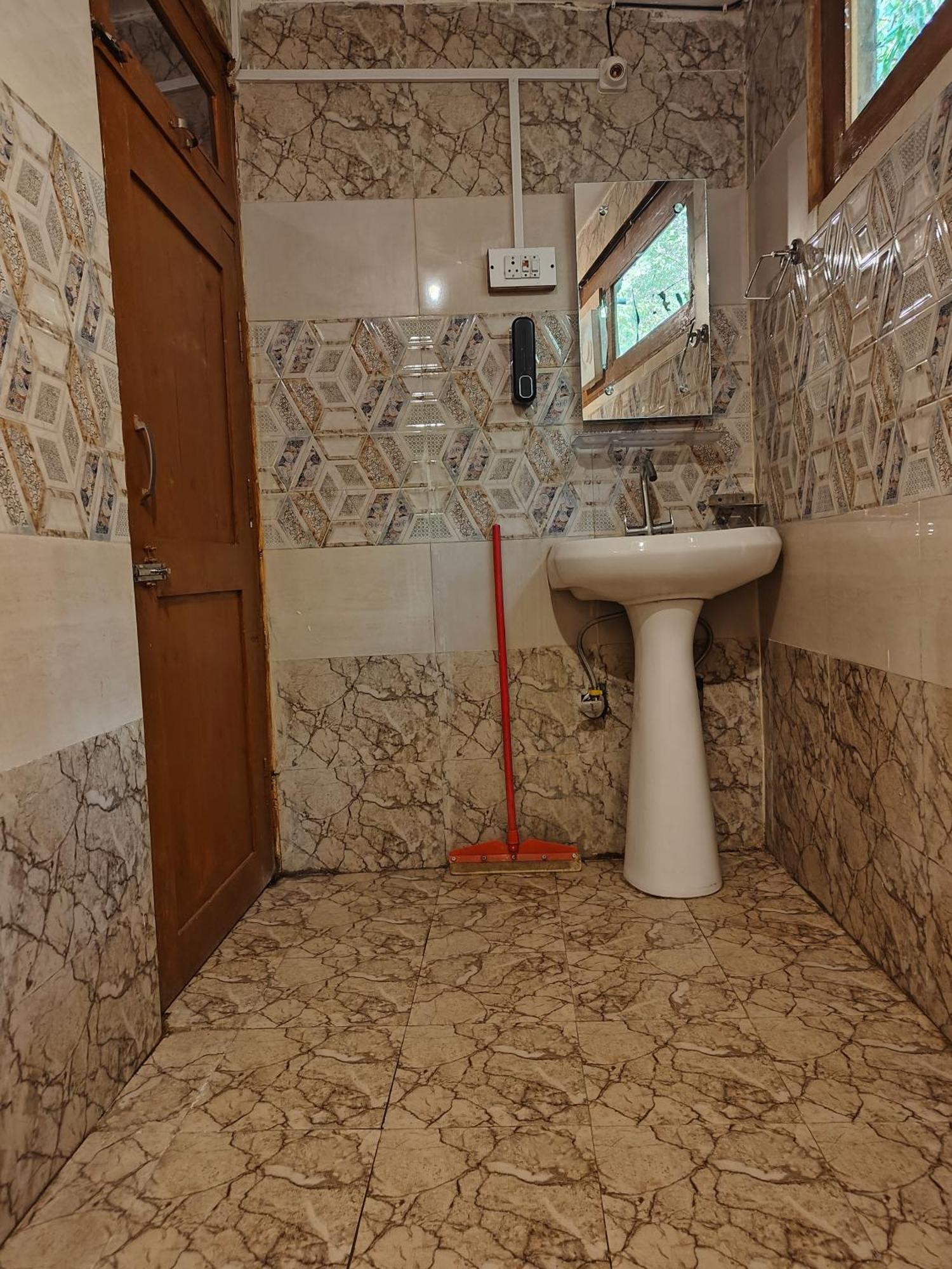 Whoopers Hostel Tosh Dış mekan fotoğraf